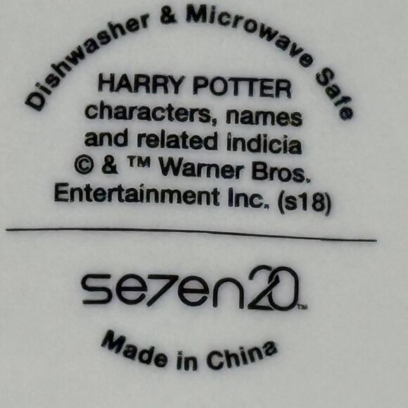 Harry Potter 10" Dinner Plate (set of 2) Yellow Ceramic HUFFLEPUFF - Picture 4 of 5